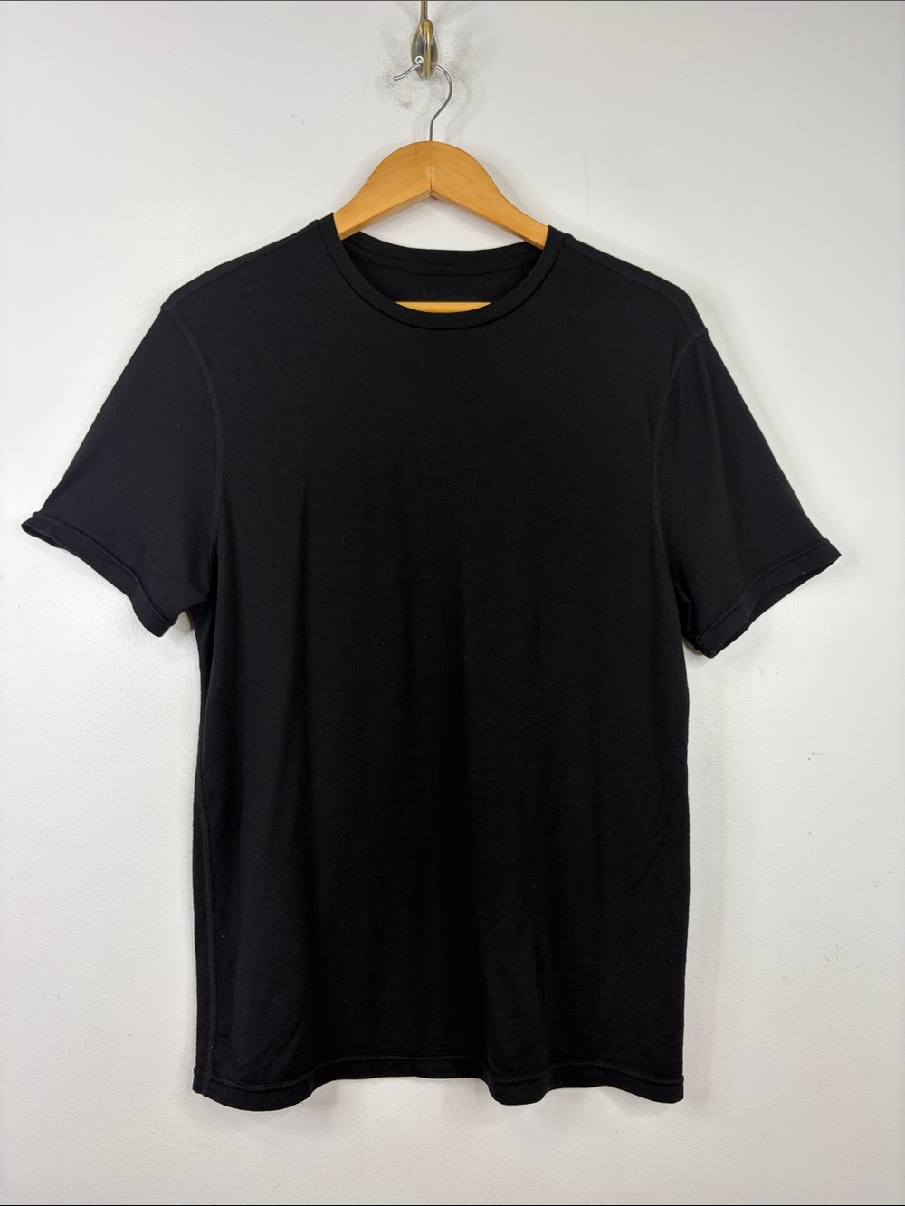 Unbound Merino Wool T Shirt Mens Medium Black Short Sleeve Crew Neck